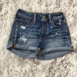 Distressed Hi-rise Shortie